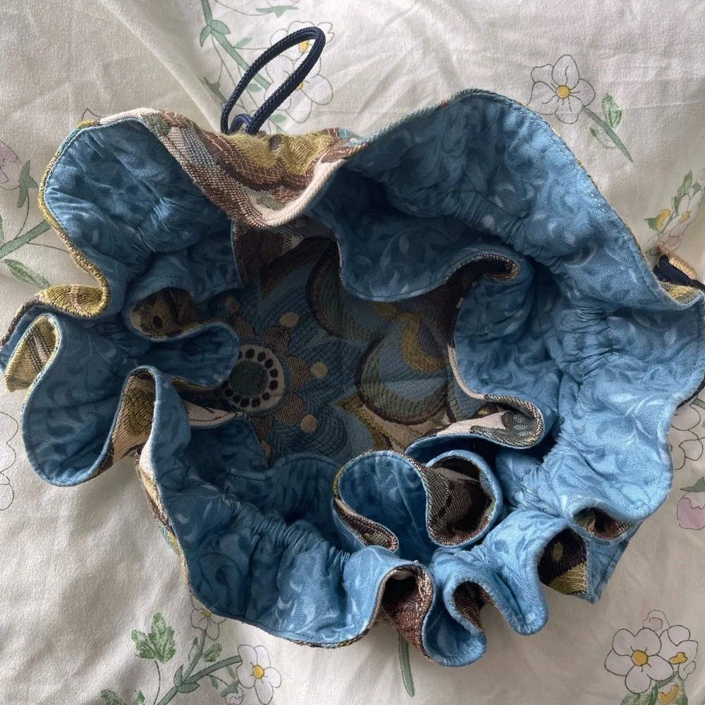 Elegant Multicolor Drawstring Pouch - Picture 4 of 4